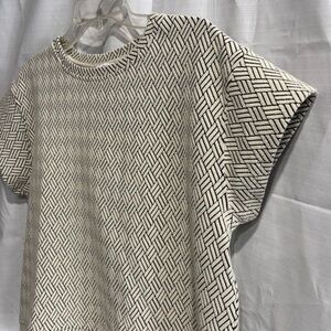 See & Be Seen short sleeve top in cream with black geometric pattern size S